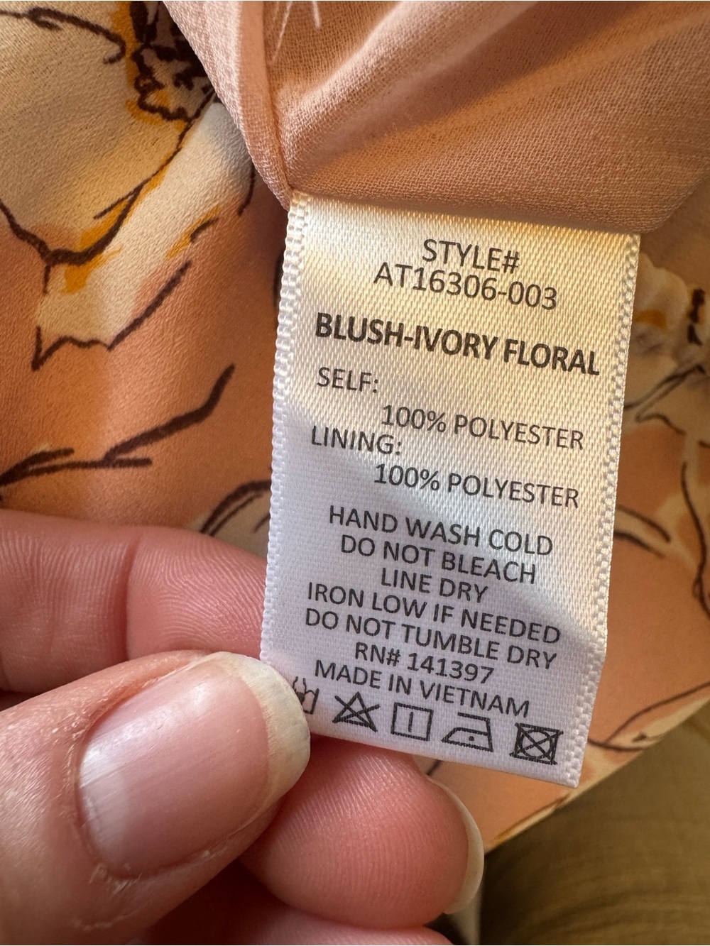 ASTR the Label blouse features a blush pink floral pattern - Picture 6 of 6